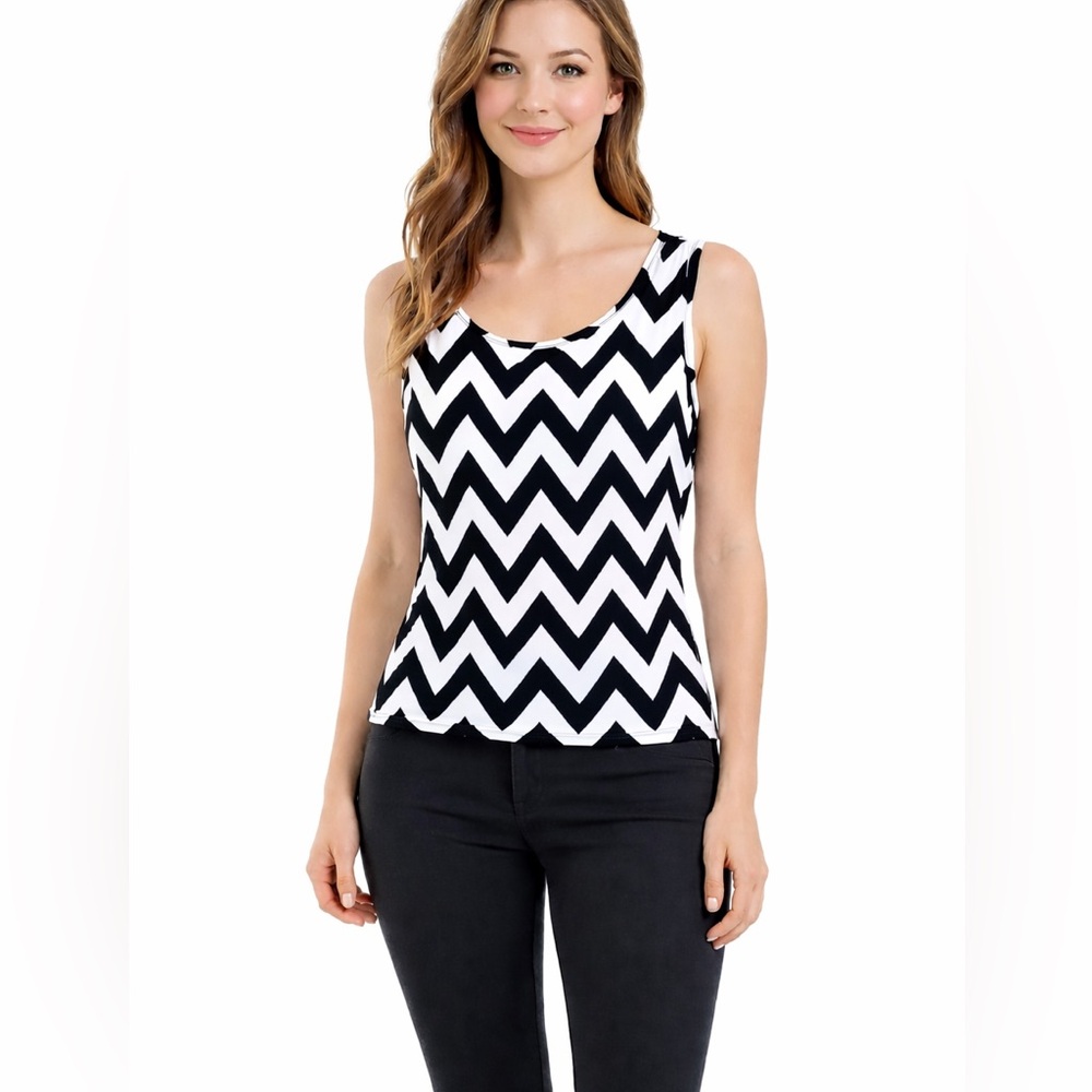 Julie’s closet‎ Black White Sleeveless Zigzag Chiffon Hi-Low Blouse, Size M
